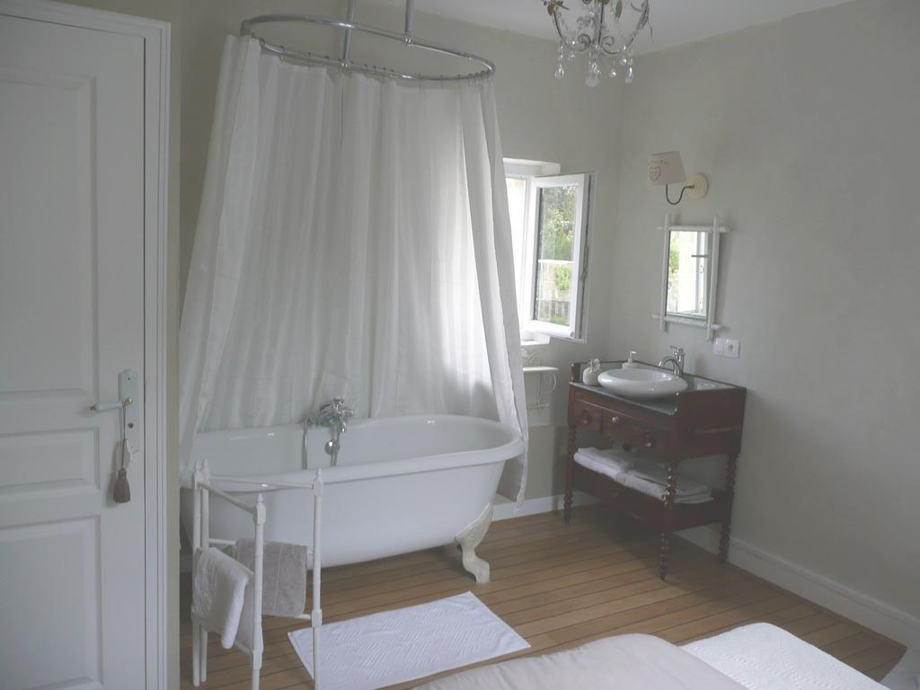 באיו Les Lilas De Bellefontaine חדר תמונה